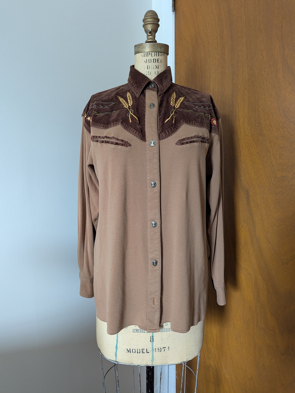 90's Western-Inspired Brown Button-Up Shirt
